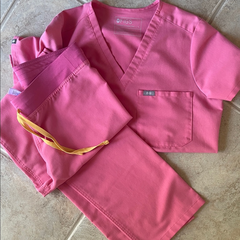 Figs NEON PINK set
